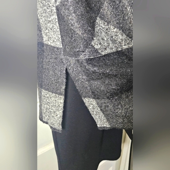 Mode Vin Rouge Fashion Black Grey Check Vest with Side Slits and Pockets - Picture 2 of 13